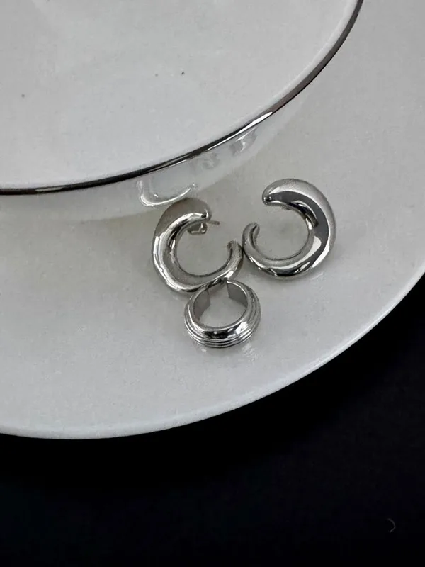 Stylish Minimalist Silver Earrings