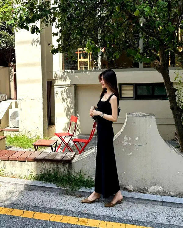 優雅修身長裙，展現迷人曲線