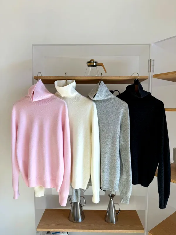 Stylish Women's Sweater - Comfortable and Warm for Fall and Winter Outfits
