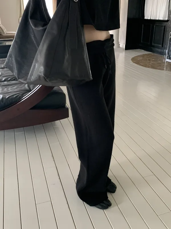 Stylish and Minimalist Black Casual Pants, Comfortable and Versatile