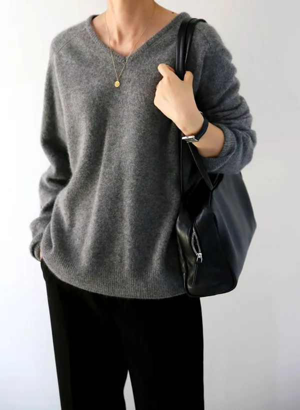 Elegant and Stylish Knitted Sweater - Soft and Comfortable, Perfect for Fall and Winter