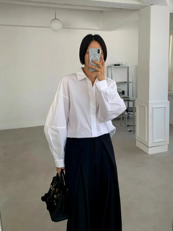 Stylish Minimalist White Shirt - Effortlessly Match with Various Styles