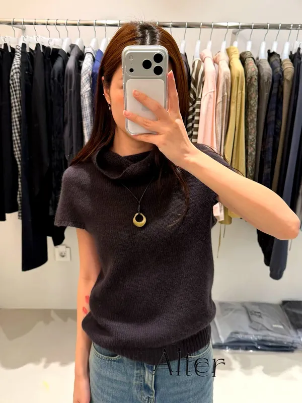 Stylish and Minimalist Women's T-Shirt, Perfectly Comfortable and Versatile