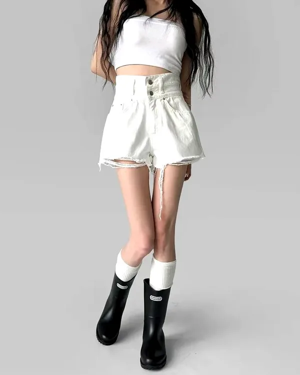 Stylish Versatile White Denim Shorts - A Summer Essential! 780