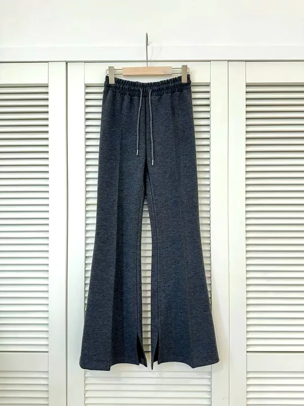 Fashionable casual women's loose pants, comfortable and versatile.