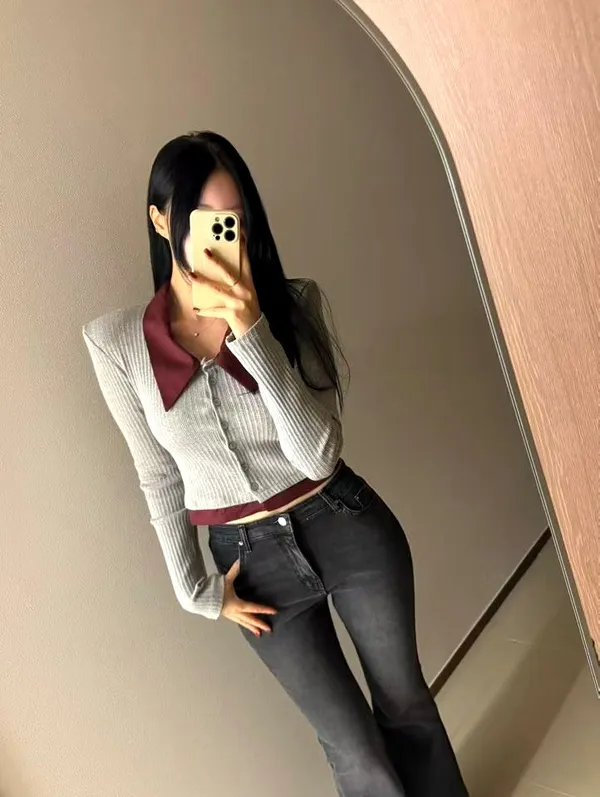 Áo thun nữ thời trang đa năng với thiết kế cổ áo thanh lịch