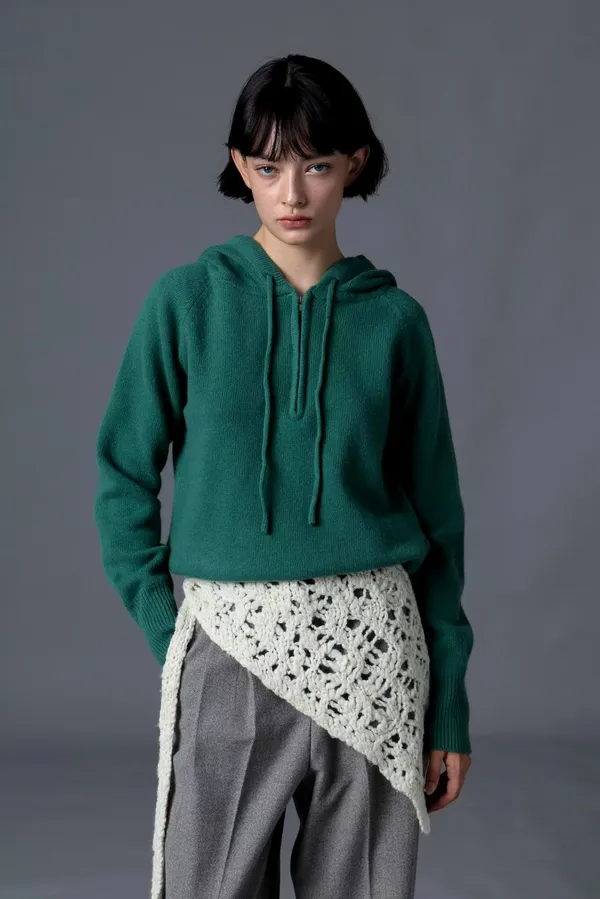 Fashionable casual sweater, comfortable and versatile, suitable for autumn and winter.