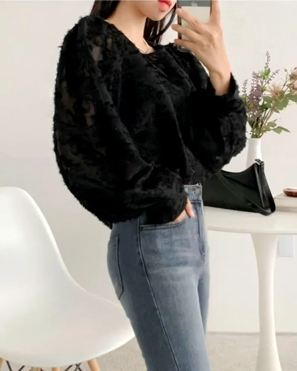 Atasan Plush Hitam Bergaya - Selesa dan Serbaguna