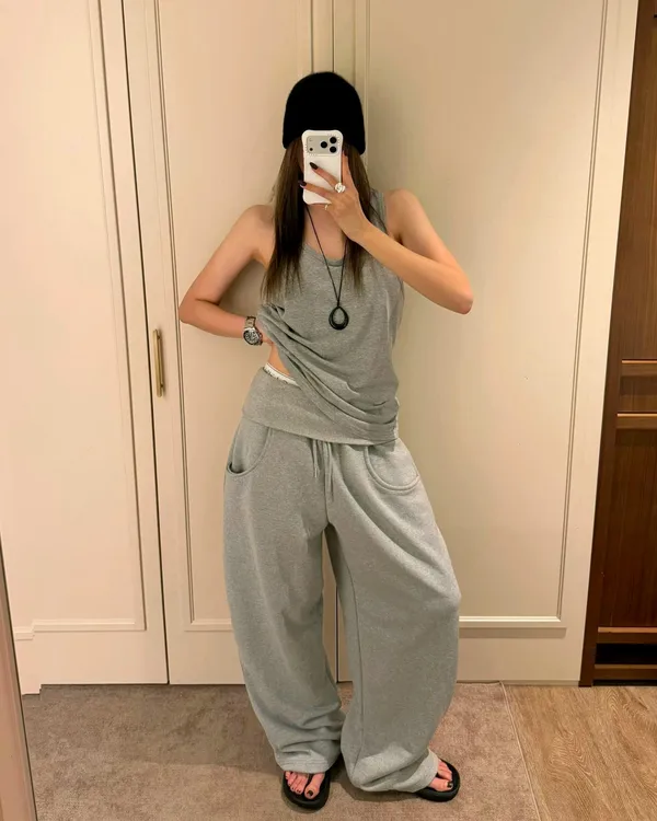 Stylish Gray Sleeveless Top for a Comfortable Casual Look