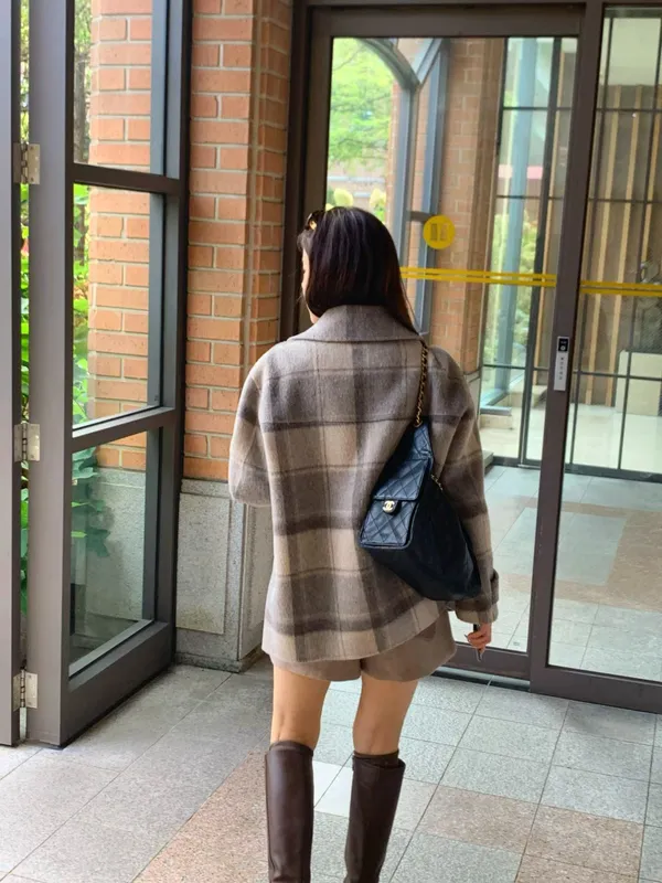 Stylish Plaid Women's Jacket - Comfortable and Versatile