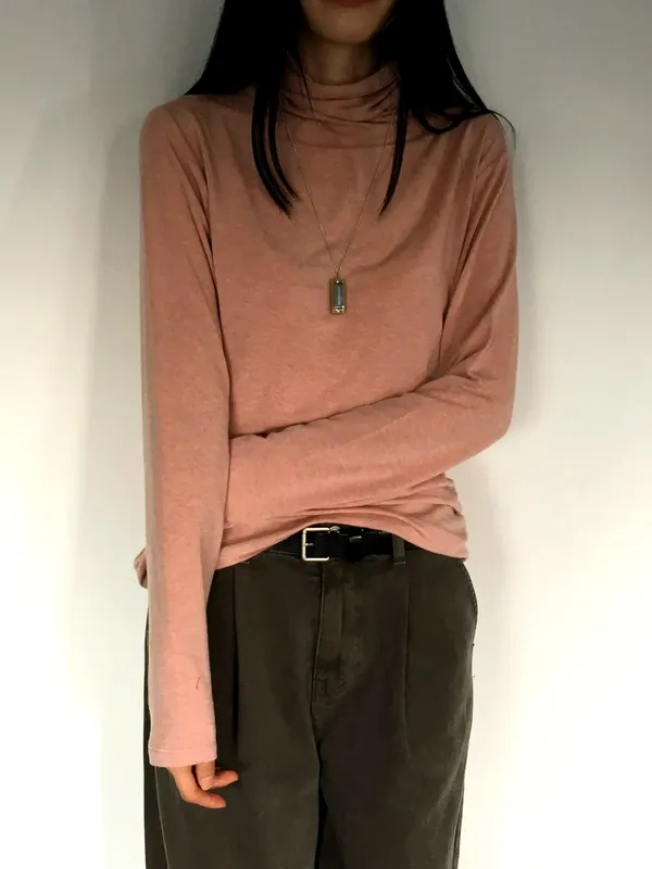 简约舒适女装长袖T恤，柔软透气，完美搭配