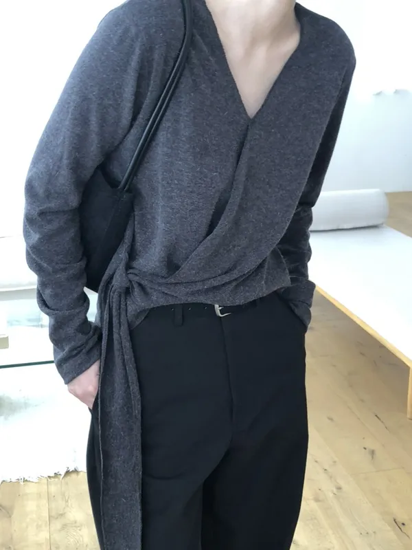 Stylish and Minimalist V-Neck Long Sleeve Top, Comfortable Casual Style