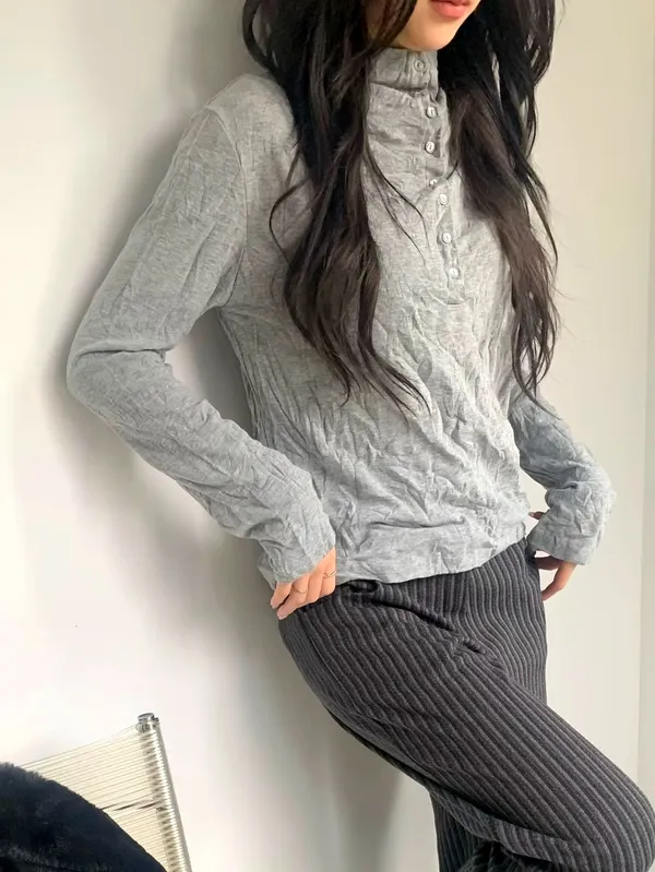 Stylish and Minimalist Long Sleeve T-Shirt for Women, Comfortable and Versatile