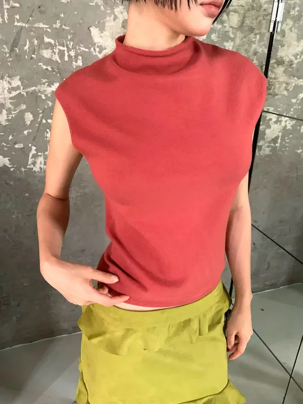 Stylish Slim-Fit Sleeveless Sweater, A Must-Have for Elegant Charm
