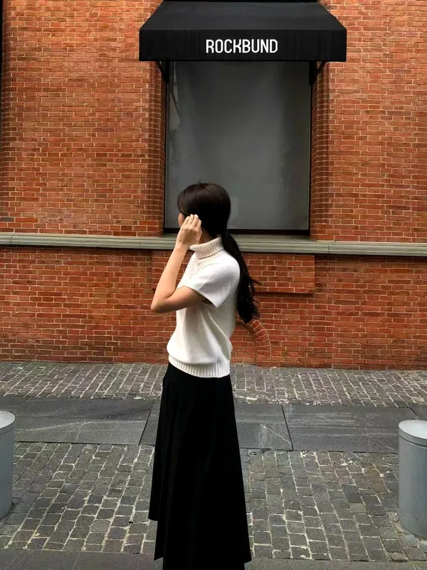 Chic Versatile Women's Sweater for Effortless Fashion Looks