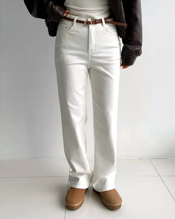 Stylish High-Waisted White Straight Pants for an Elegant Look