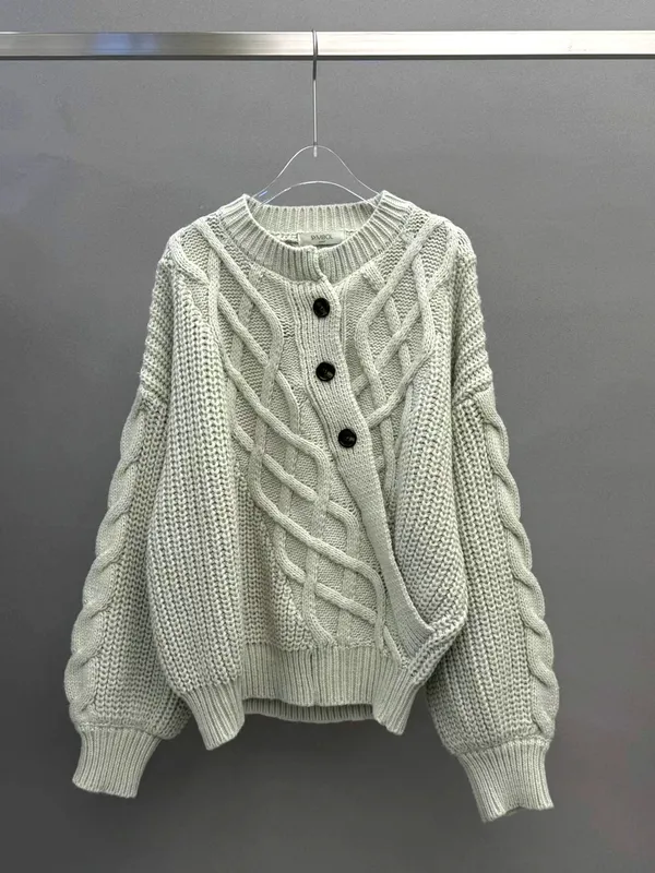 Stylish Sweater, Elegant Knit, Comfortable and Versatile