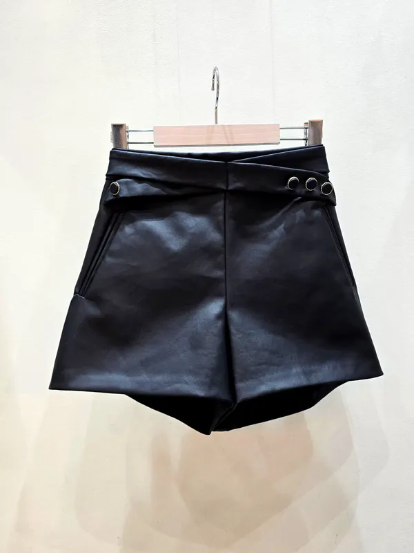 Stylish Black Leather Shorts to Showcase Your Unique Charm
