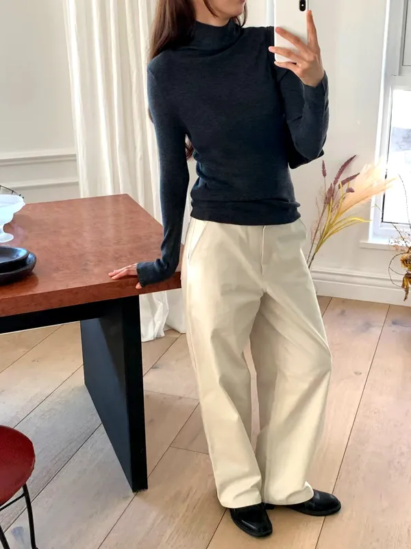 Stylish Minimalist Women's T-Shirt, Comfortable and Versatile