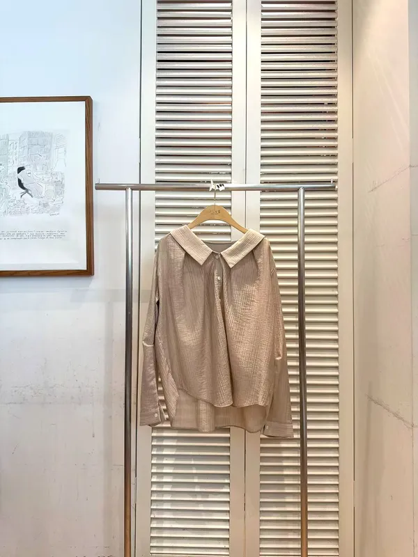 Elegant Women's Top with Lightweight Breathable Design