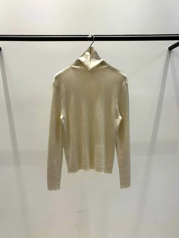 Stylish Versatile Women's T-Shirt, Comfortable and Soft for Spring and Autumn Wear