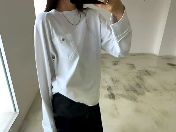 Minimalist Long Sleeve T-Shirt - Comfortable and Versatile