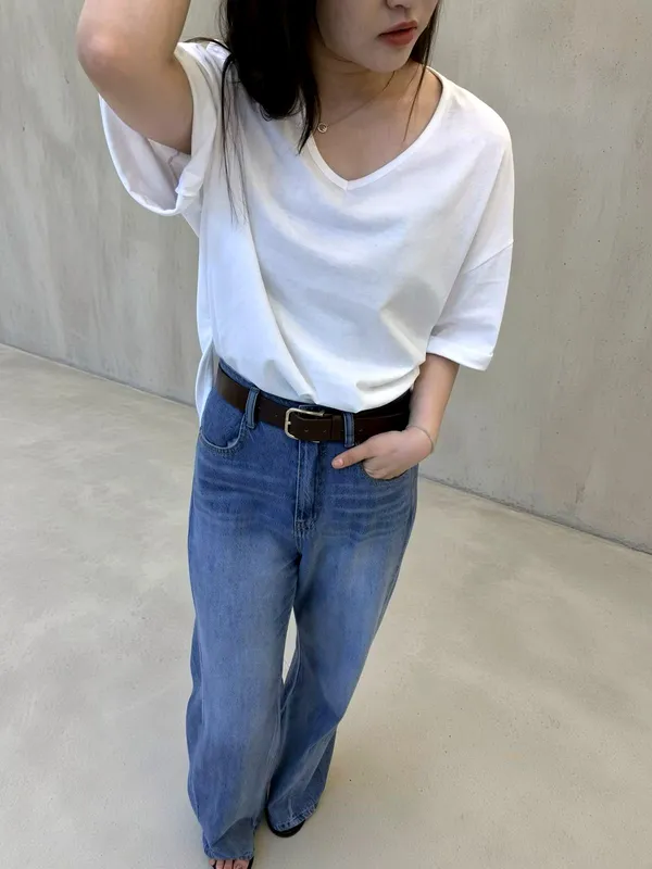 Minimalist and Comfortable Women's Top for Everyday Wear