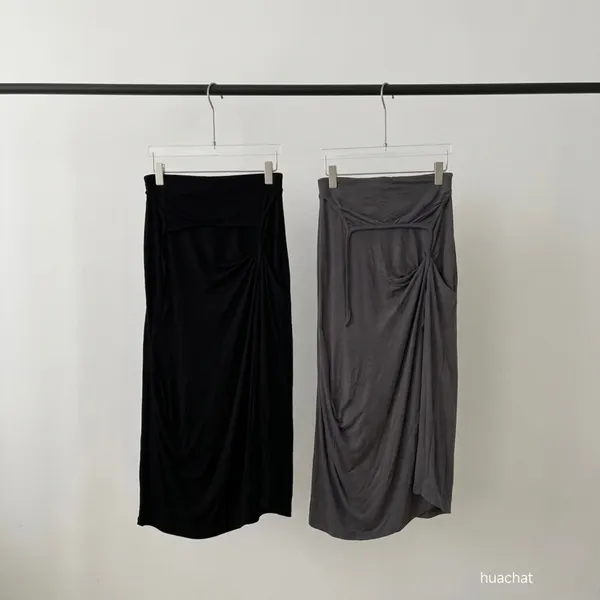 Stylish Versatile Slim-Fit Dress with Elegant Flowing Design