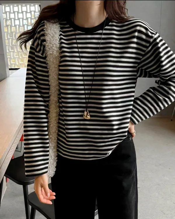 Stylish Striped Women's T-Shirt - Comfortable and Versatile