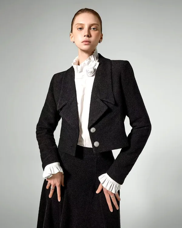 Elegant and Stylish Women's Jacket, Classic Cut for Various Occasions - New Arrival New model launched