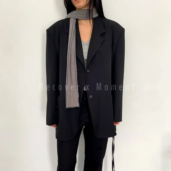 Stylish and Minimalist Women's Jacket, A Must-Have for Elegance