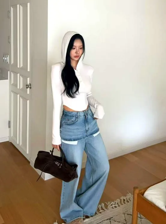 Trendy Versatile Women's Top for a Comfortable Casual Look
