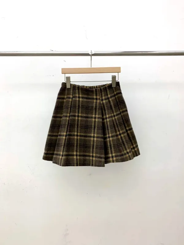 Vintage Plaid Mini Skirt - A Stylish Essential