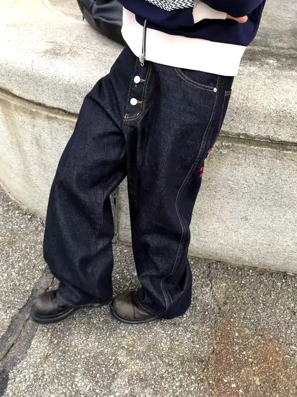 Stylish Men's Loose-Fit Jeans for a Comfortable Casual Look