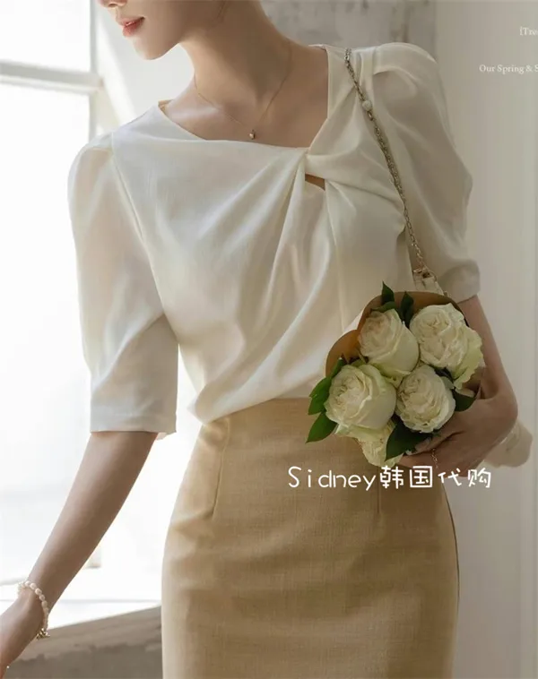 Elegant White Top for Spring and Summer Styling