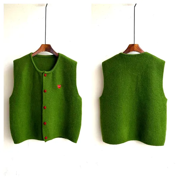 Stylish Women's Vest Jacket, Green Knitted Design, Comfortable and Versatile