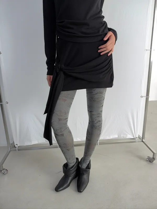 Elegant Black Dress - Fashionable and Versatile