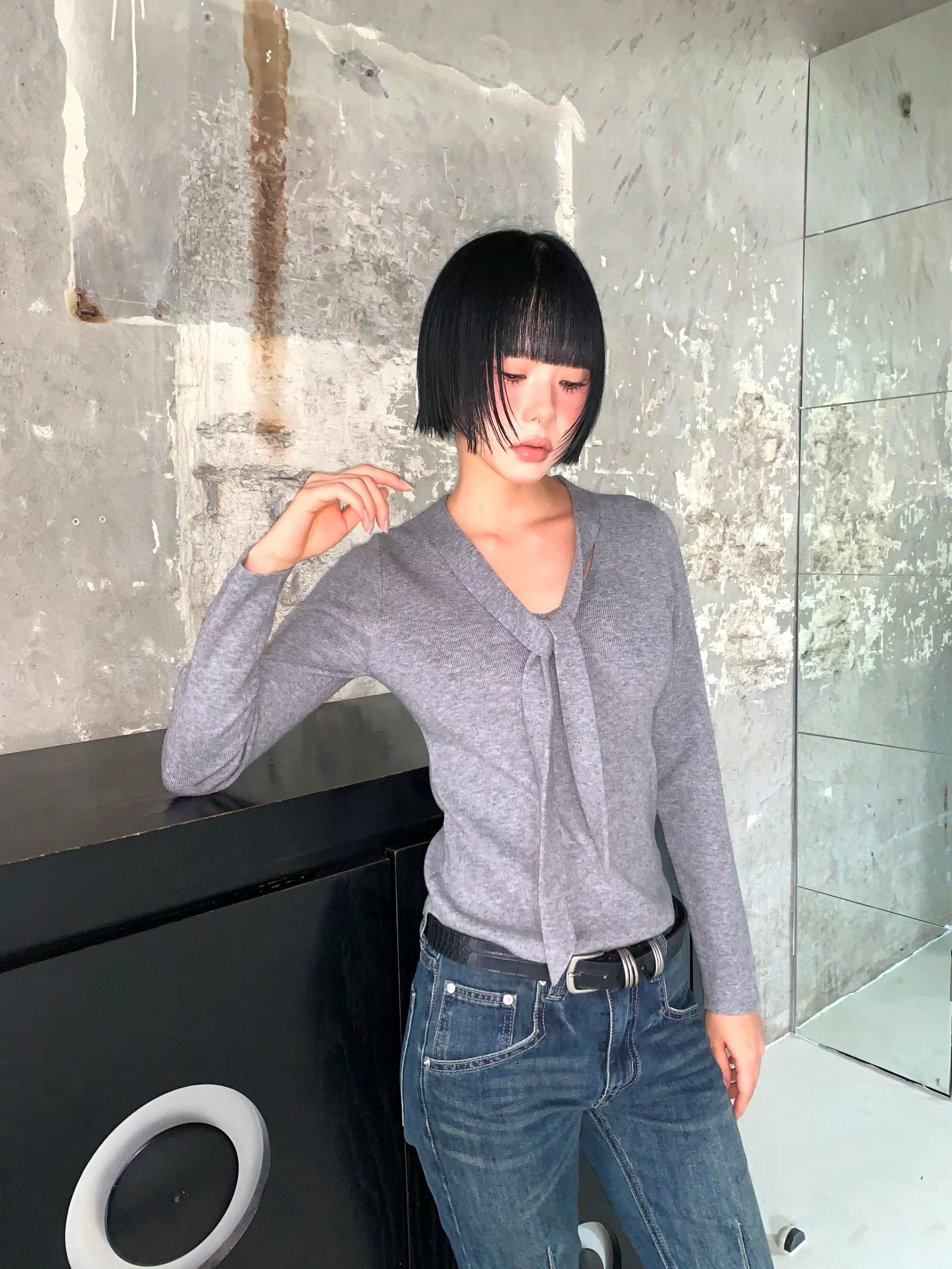 우아하고 미니멀한 여성 탑, 편안한 니트 가디건