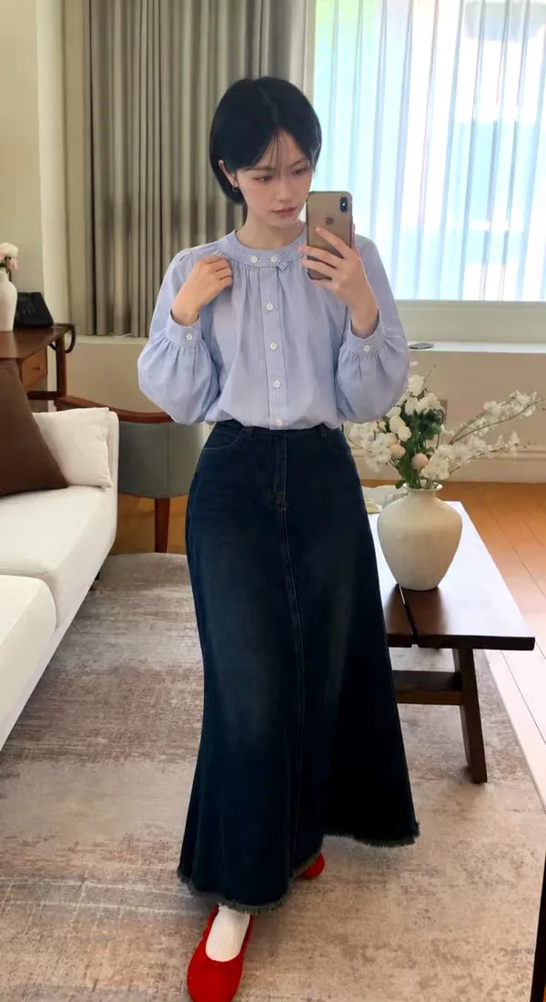 優雅氣質襯衫，清新條紋設計，完美搭配裙裝