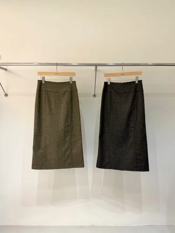 Elegant High-Waisted Midi Skirt, A Timeless Classic