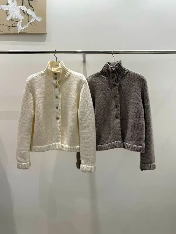 Comfortable Versatile Women's Cardigan, Soft Knit, Perfect for Fall and Winter