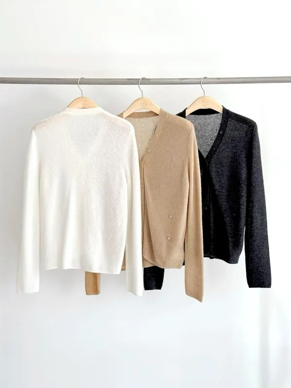 Elegant and Minimalist Knit Sweater, Comfortable and Versatile