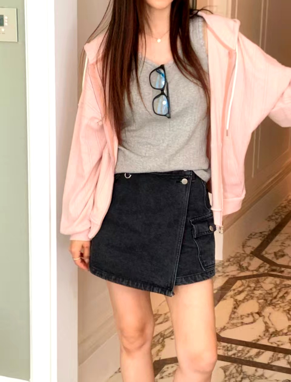 트렌디한 다재다능 여성 청치마, 젊음의 활력을 보여주세요