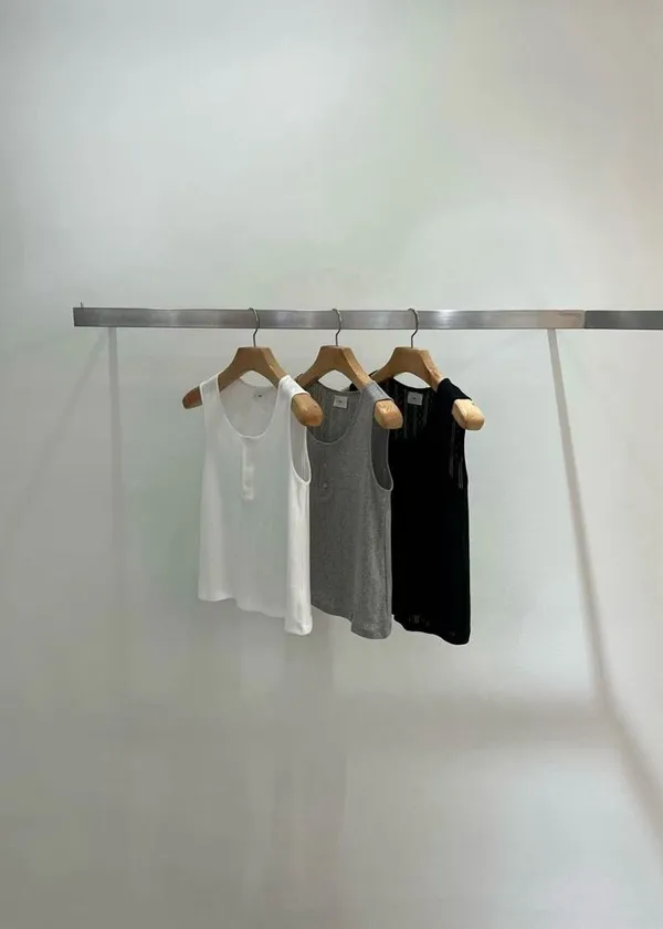 Minimalist Versatile Sleeveless Top, Perfect for Summer Wear