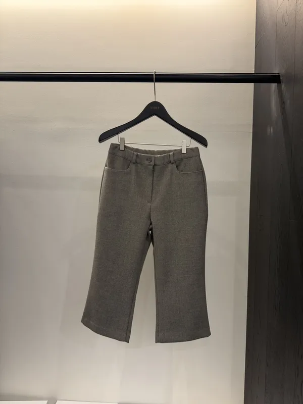 Elegant High-Waisted Wide-Leg Pants to Showcase Your Perfect Figure