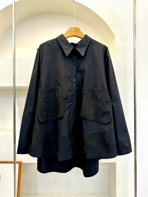 เสื้อเชิ้ตสีดำสุดชิค ดีไซน์กระเป๋าเอกลักษณ์ สวมใส่ได้หลากหลาย