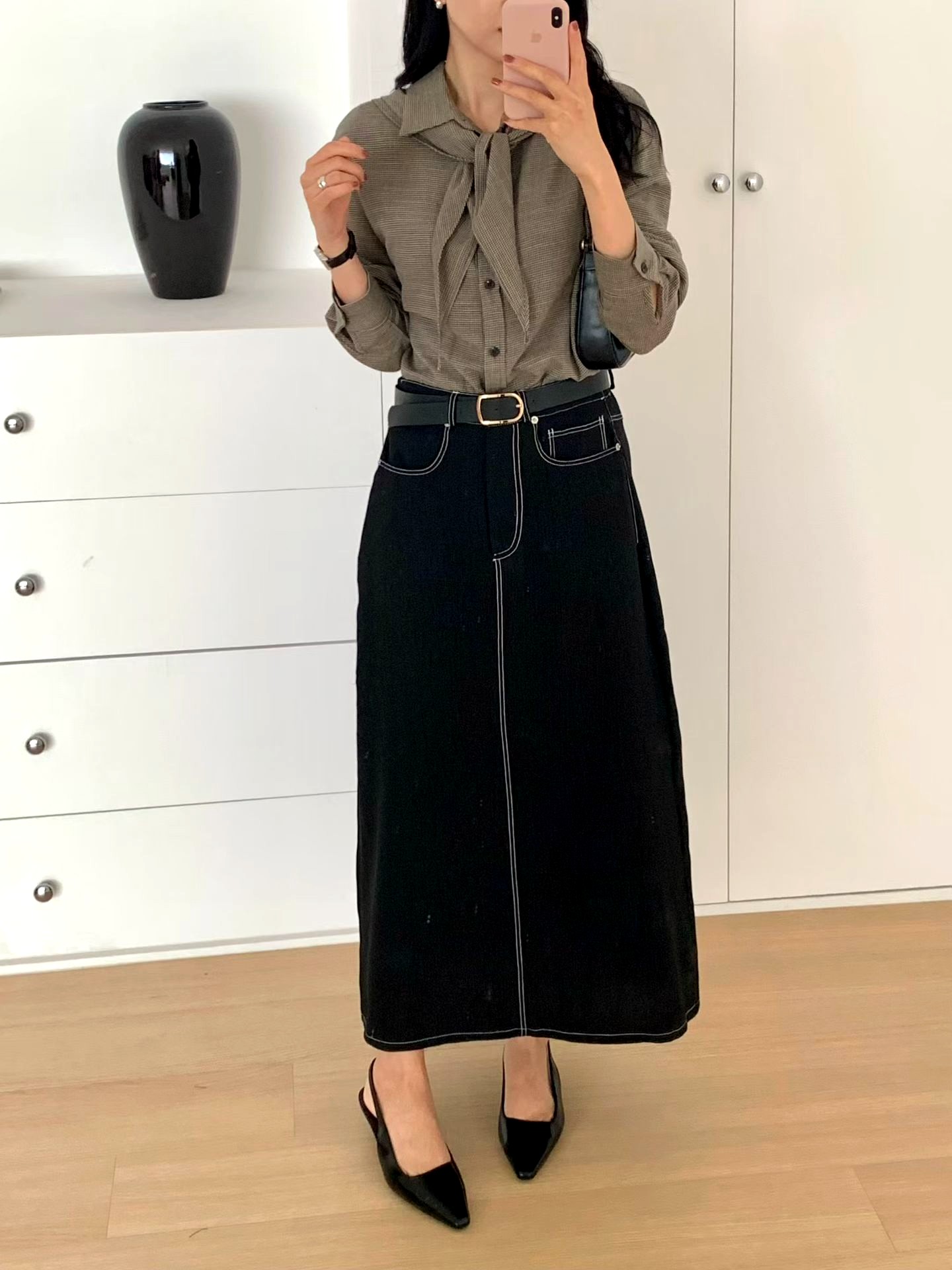 스타일리시한 다재다능한 블랙 맥시 드레스 - 우아하고 슬림한