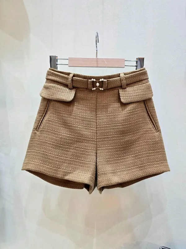 Fashionable Casual Women's Shorts, Elegant Cotton-Linen Fabric, Perfect for Summer Outfits