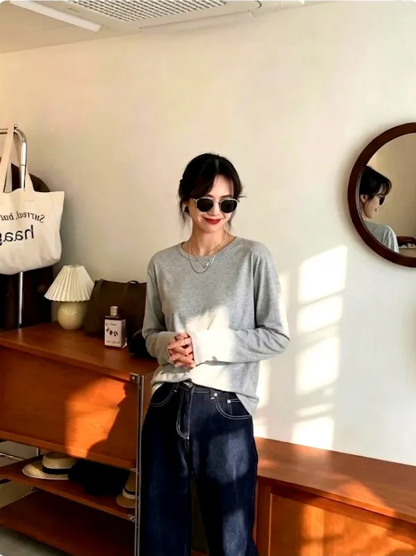 Stylish and Minimalist Gray Long Sleeve T-Shirt, Comfortable and Versatile
