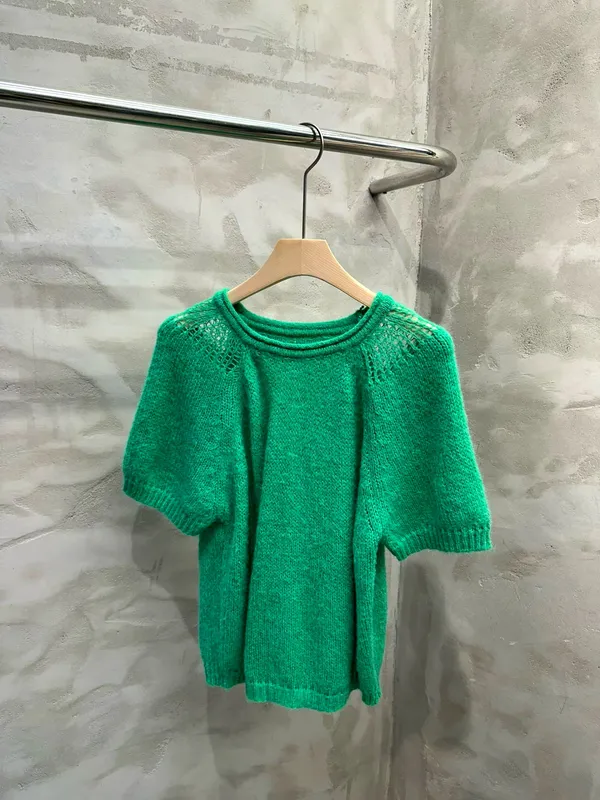 Fresh Green Short-Sleeve Knit Top, Comfortable and Breathable for Perfect Summer Outfits